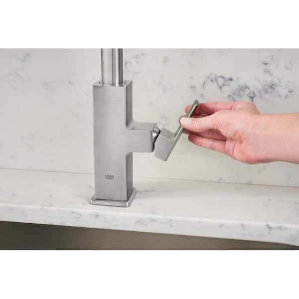 GROHE Tallinn Single-Handle Pull-Out Sprayer Kitchen Faucet with 