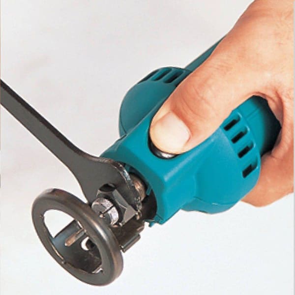 Makita 5 Amp Drywall Cut-Out Tool Kit with Circular Guide, Vacuum