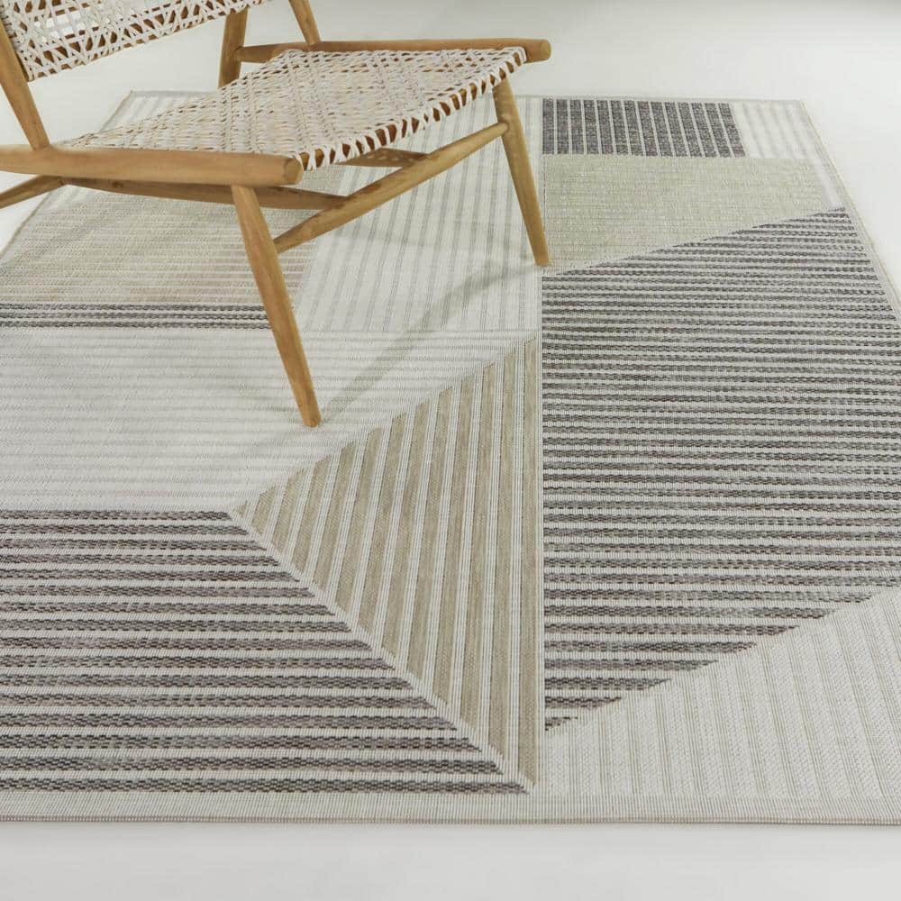 Ernesto Tan and Gray Geometric Synthetic Indoor/Outdoor Area Rug 5' x 7'