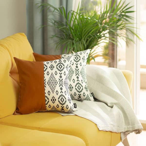 https://images.thdstatic.com/productImages/0eed5a54-4766-4edf-8c4c-9842470d82e7/svn/mike-co-new-york-throw-pillows-50-set-938-4685-7172-64_600.jpg