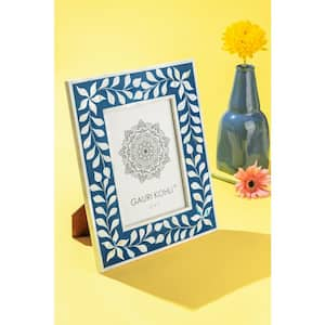 Two's Company Pearly Includes 2-Sizes: 4 in. x 6 in. and 5 in. x 7 in. White  Mother of Pearl Picture Frames in Gift Box (Set of 2) VTO100-S2 - The Home  Depot