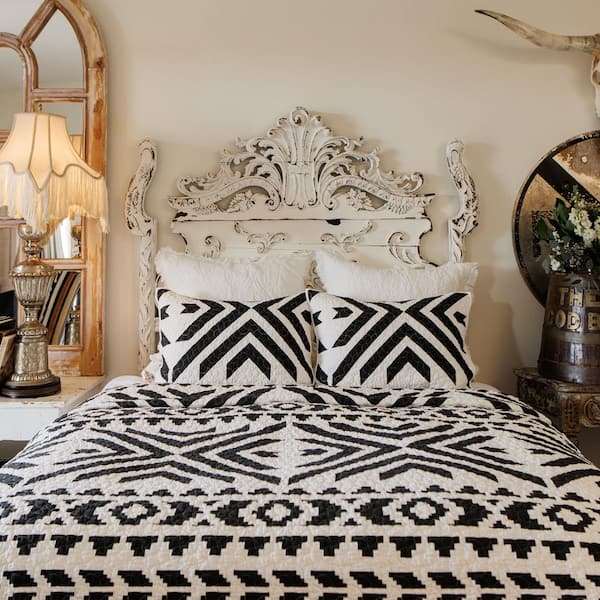 JG Co. by Amie and Jolie Sikes Queen Ranch 3-Piece Black/White Geometric Cotton King Quilt Set