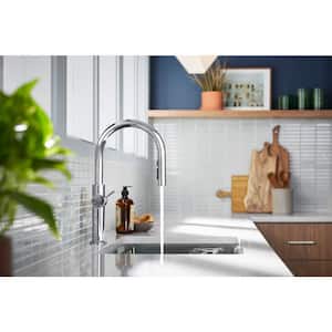 Crue Single-Handle Pull-Down Sprayer Kitchen Faucet in Polished Chrome