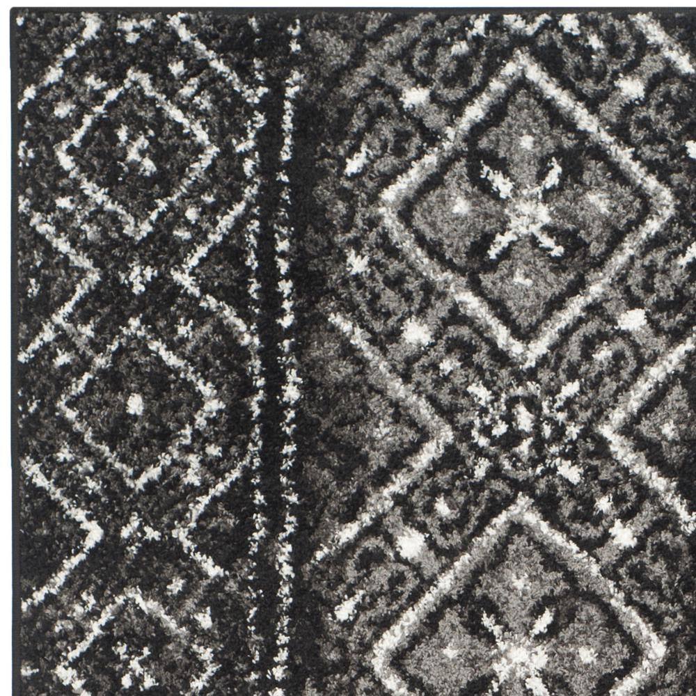 Adirondack Montague Geometric Easy-Care 6' Square Rug in Silver/Black