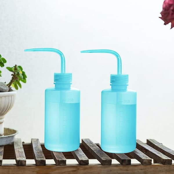 https://images.thdstatic.com/productImages/0f546449-ce57-4f0d-99d5-3dff796a6734/svn/watering-cans-b0914ws9sn-fa_600.jpg