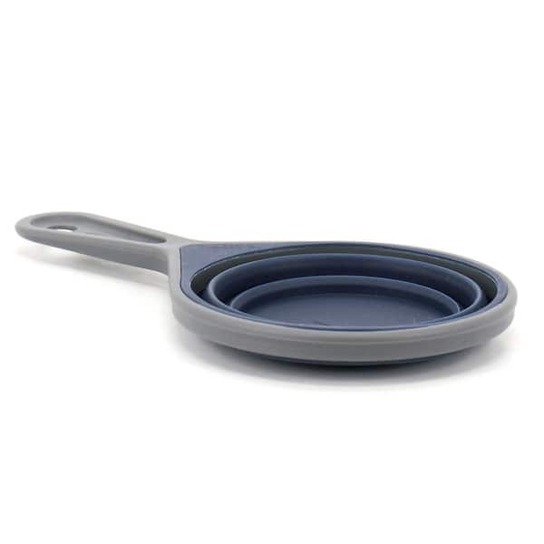 https://images.thdstatic.com/productImages/0f5bfcd2-efa2-4c1b-852d-d68a5a9547ac/svn/dark-blue-oster-measuring-cups-measuring-spoons-985120845m-1f_600.jpg
