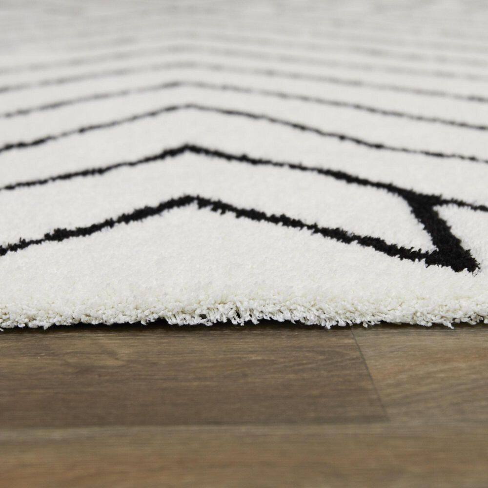 Luxurious White Synthetic 5' x 7' Easy-Care Geometric Rug