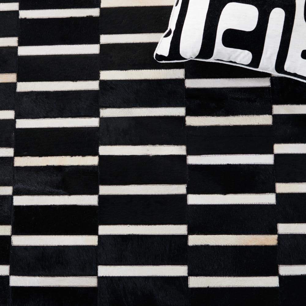 Handmade Black and Beige Geometric Cowhide Area Rug