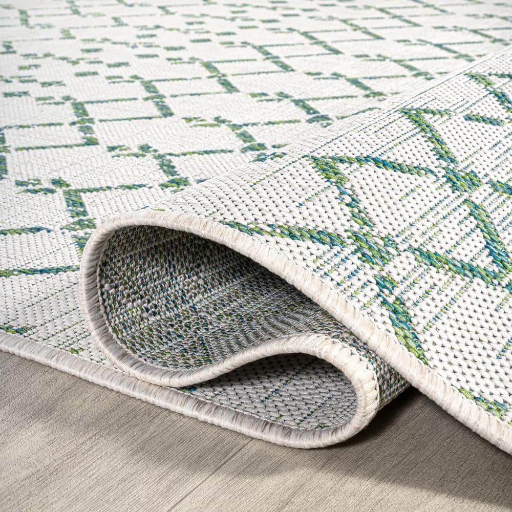 Boho-Chic Green/Ivory Synthetic 5' Round Geometric Outdoor Rug
