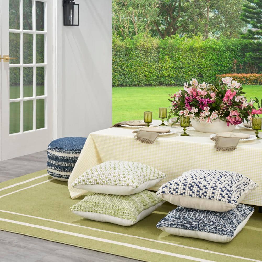 Green Ivory Easy-Care Solid 5' x 7' Outdoor Rug