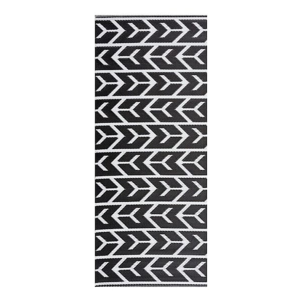 PLAYA RUG Amsterdam Black White 2 ft. 3 in. x 6 ft. Reversible Recycled Plastic Indoor/Outdoor Area Rug