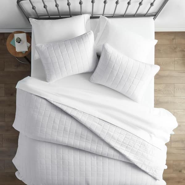 Becky Cameron Square White King Performance Quilted Coverlet Set