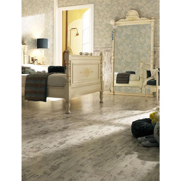 Maui Whitewashed Oak 8 mm Thick x 11-1/2 in. Wide x 46-1/2 in. Length Click Lock Laminate Flooring (22.28 sq. ft. /case)