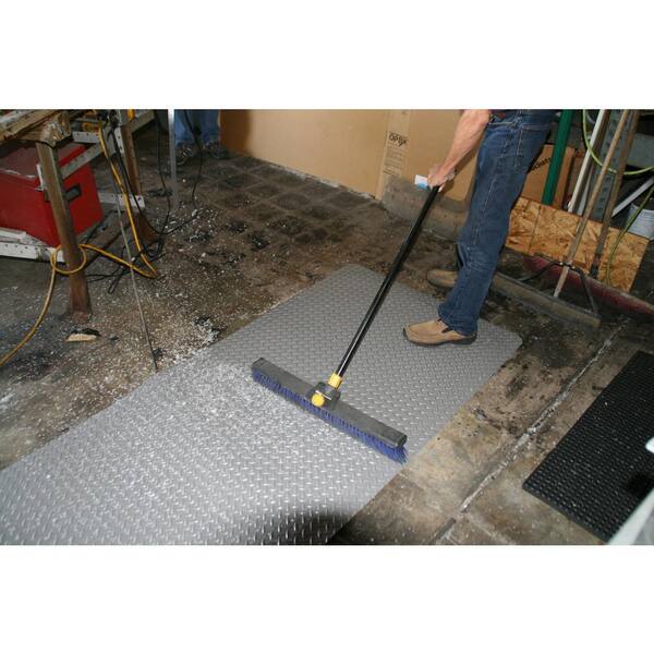 https://images.thdstatic.com/productImages/103bf8fd-e1dc-4301-bf61-c1f5789550ad/svn/gray-rhino-anti-fatigue-mats-commercial-floor-mats-dtt24grnsx3-1f_600.jpg