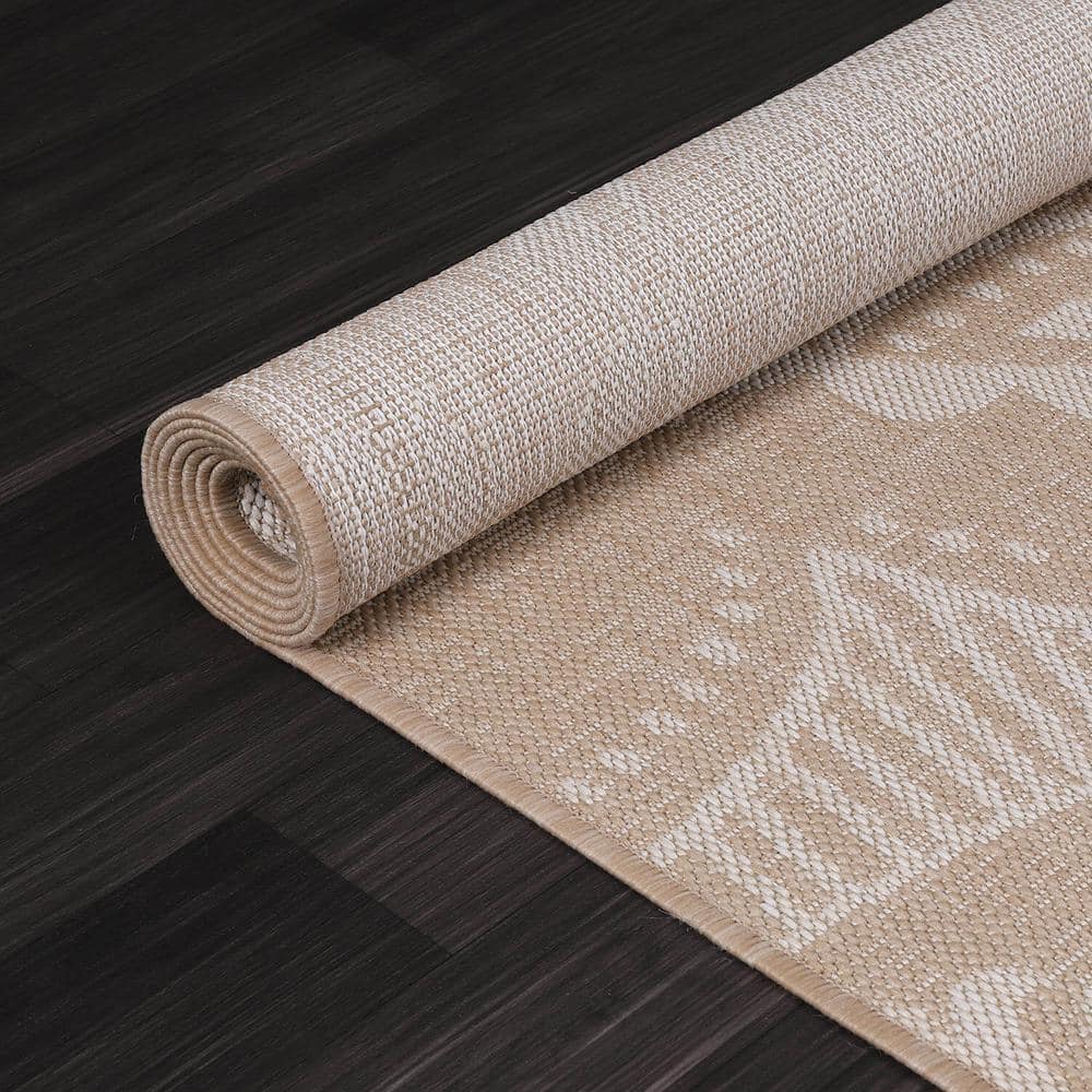Beige and White Medallion Synthetic Indoor/Outdoor Rug 8' x 10'