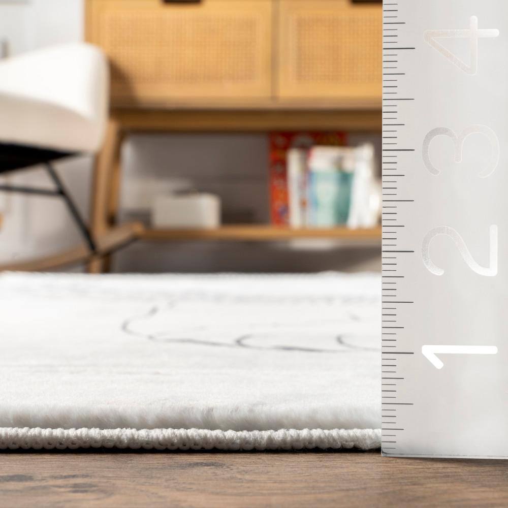 Kinslee Light Gray Lion Graphic 3' x 5' Machine Washable Kids Area Rug
