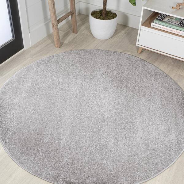 JONATHAN Y Haze Solid LowPile Light Gray 5 ft. Round Area Rug SEU100K
