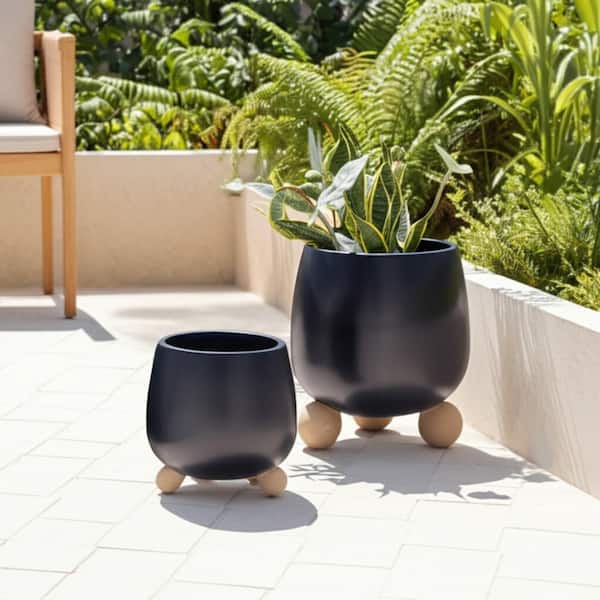 Liv & Skye 6 in. and 8 in. Black Ceramic Knobby Footed Decorative
