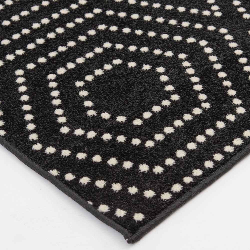 Trendy Geometric Black and White 5' x 7' Outdoor-Indoor Rug
