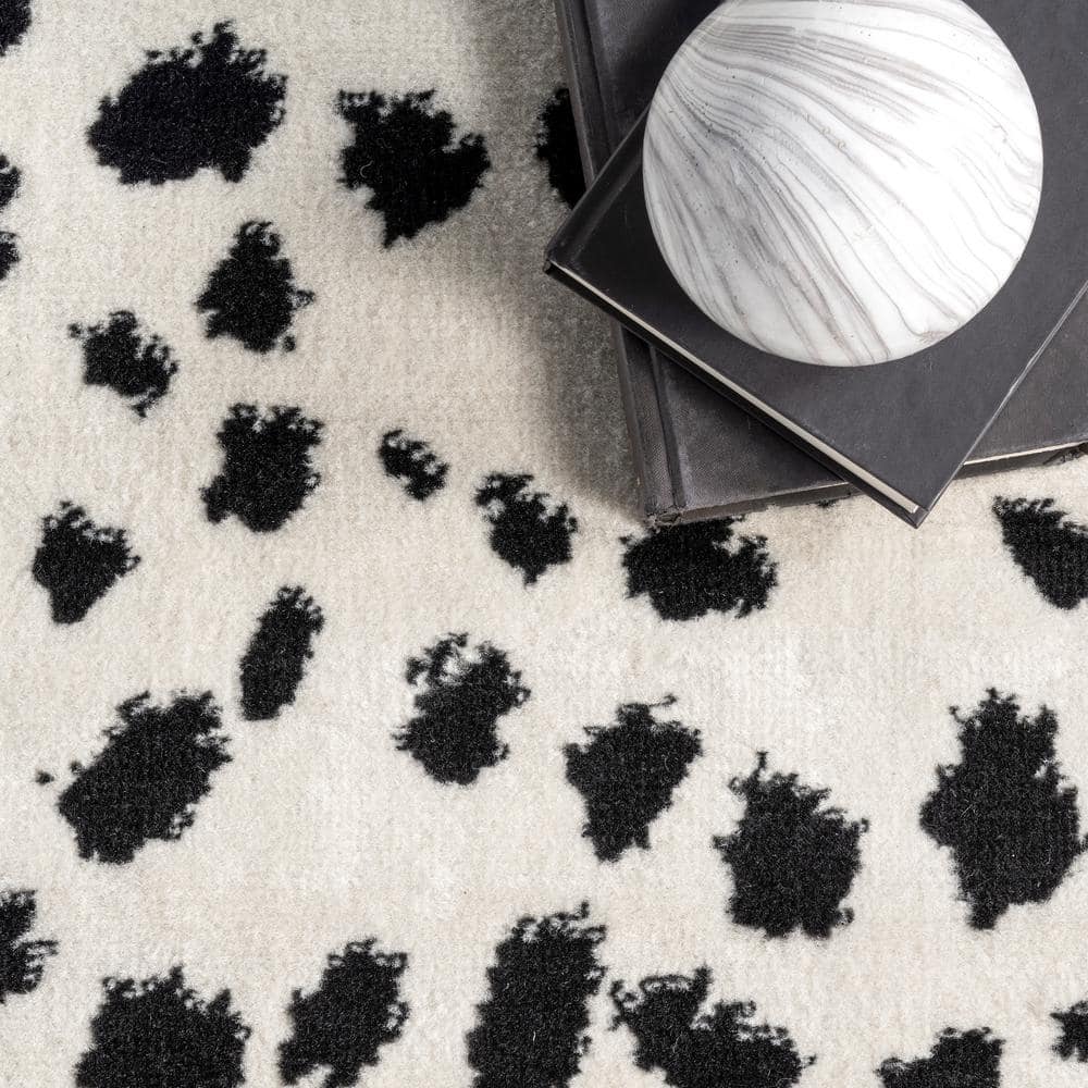 Leopard Print Black and White 8' x 10' Synthetic Area Rug