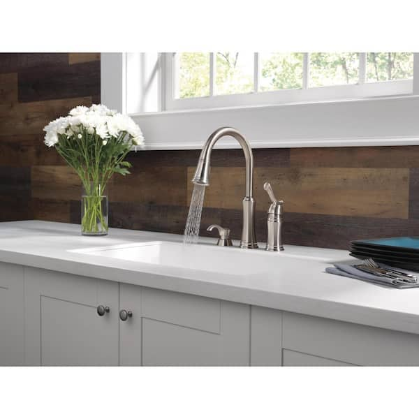 Delta Lakeview Single-Handle Pull-Down Sprayer Kitchen Faucet with