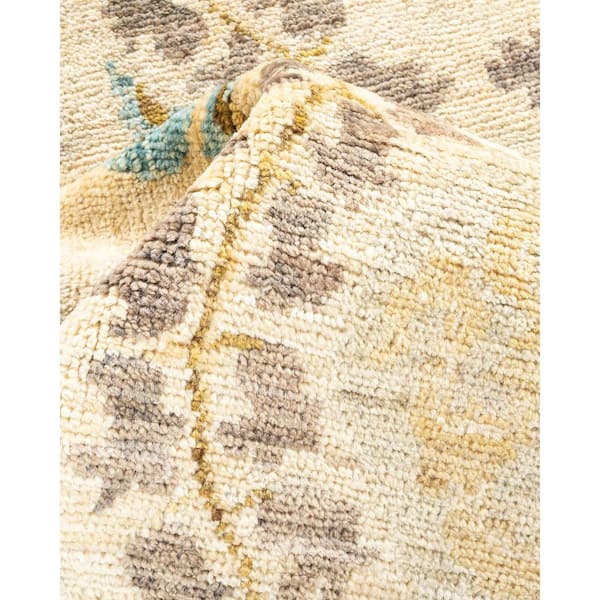 Eclectic Ivory 5 ft. x 8 ft. Floral Wool Indoor Area Rug