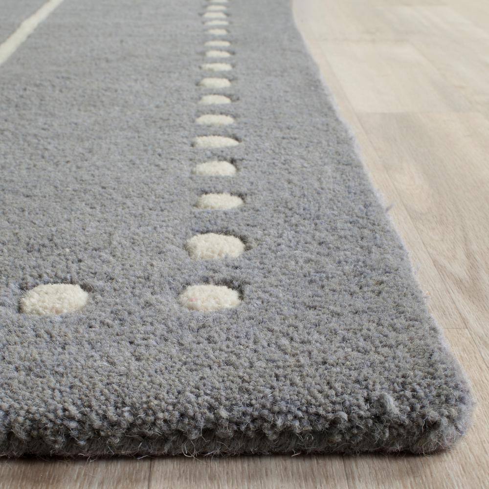 Silver and Ivory Hand-Tufted Wool Area Rug 2'6" x 4'