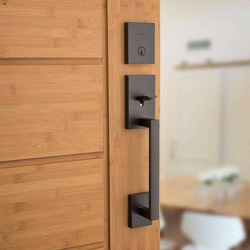 https://images.thdstatic.com/productImages/1114e6b2-8910-4b1d-a35b-fafe023ca160/svn/kwikset-lever-handlesets-818scexhflsq514-fa_1000.jpg
