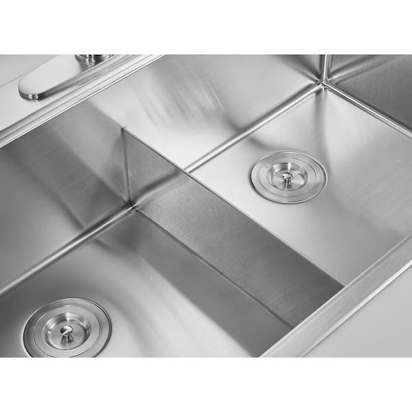 https://images.thdstatic.com/productImages/11218a01-8aa5-42d3-b596-bd1a650f4843/svn/stainless-steel-drop-in-kitchen-sinks-ddg3322r-1d_600.jpg