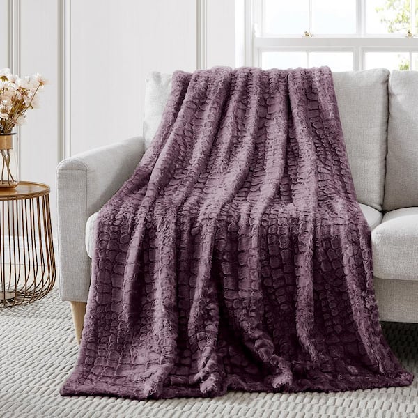 MODERN THREADS Luxury faux fur throw Gator Boysenberry