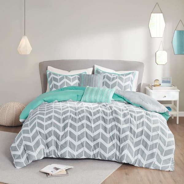 Laila Geometric Comforter Set