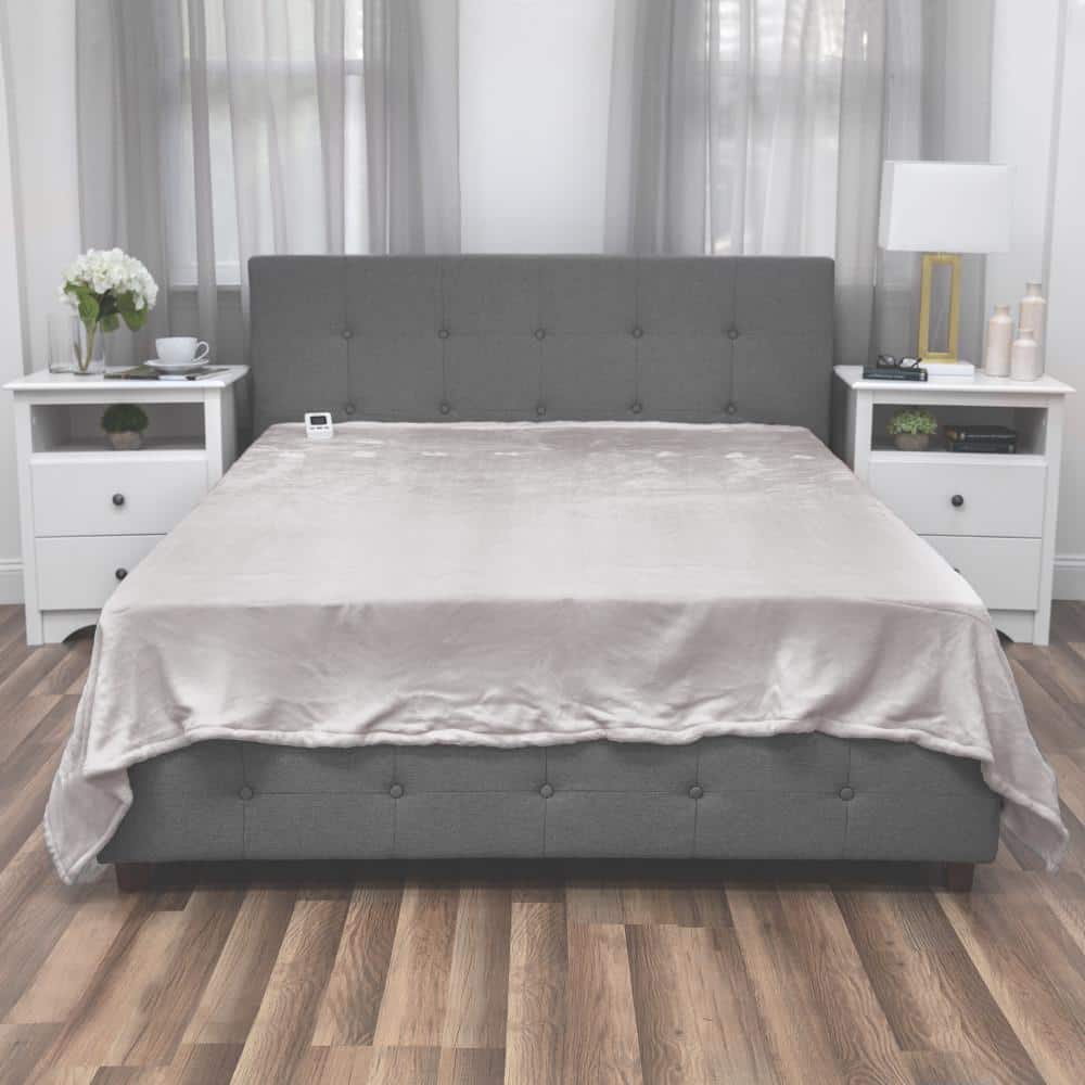 Soft Grey Polyester Fleece King Warming Blanket