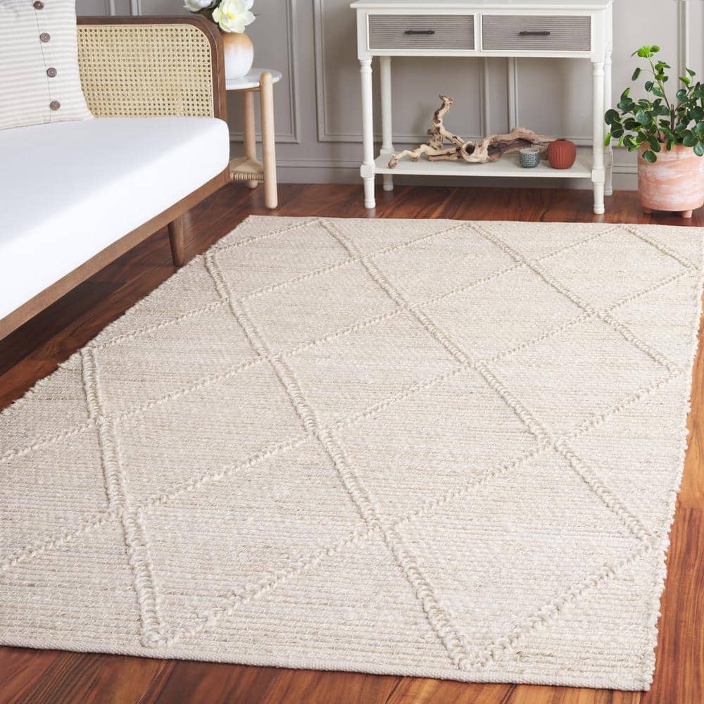Natural Wool Diamond Tufted 5' x 8' Area Rug