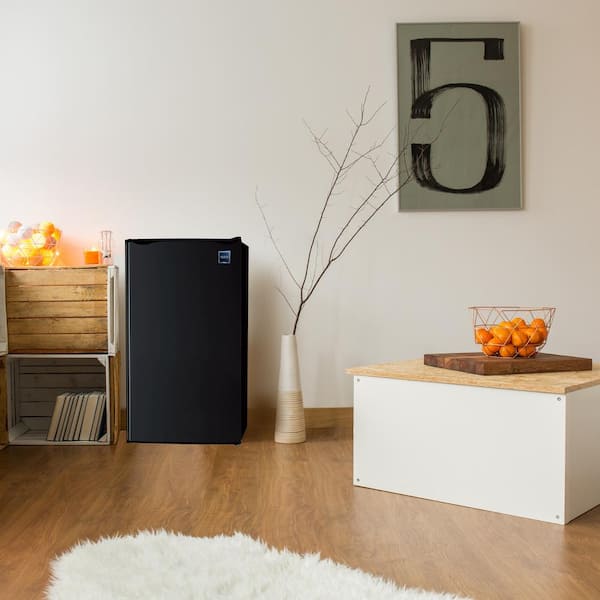  RCA RFR741-BLACK Apartment Size-Top Freezer-2 Door Fridge-Adjustable  Thermostat Control-Black-7.5 Cubic Feet : Appliances