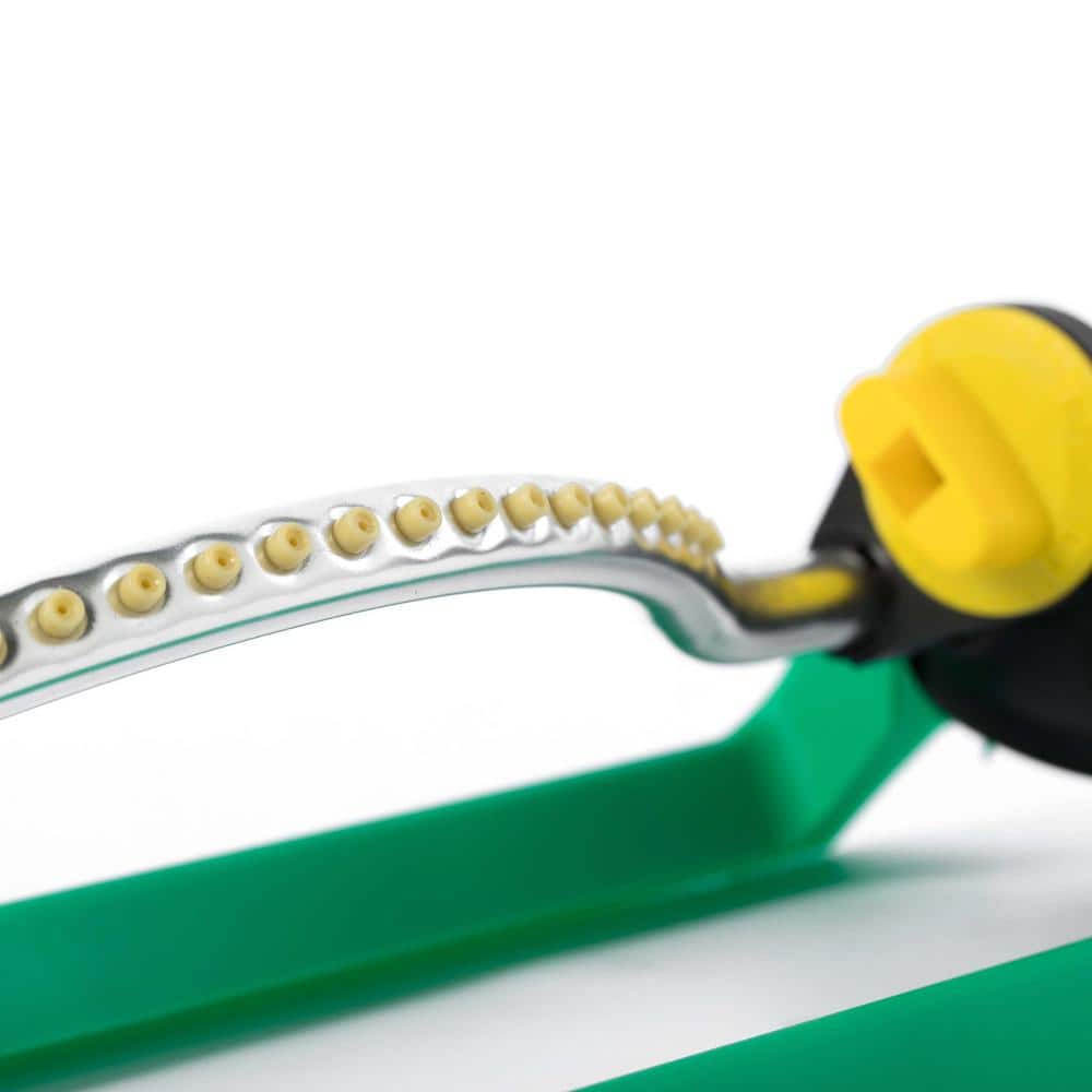 Green Plastic Oscillating Water Sprinkler with 18 Nozzle Jets