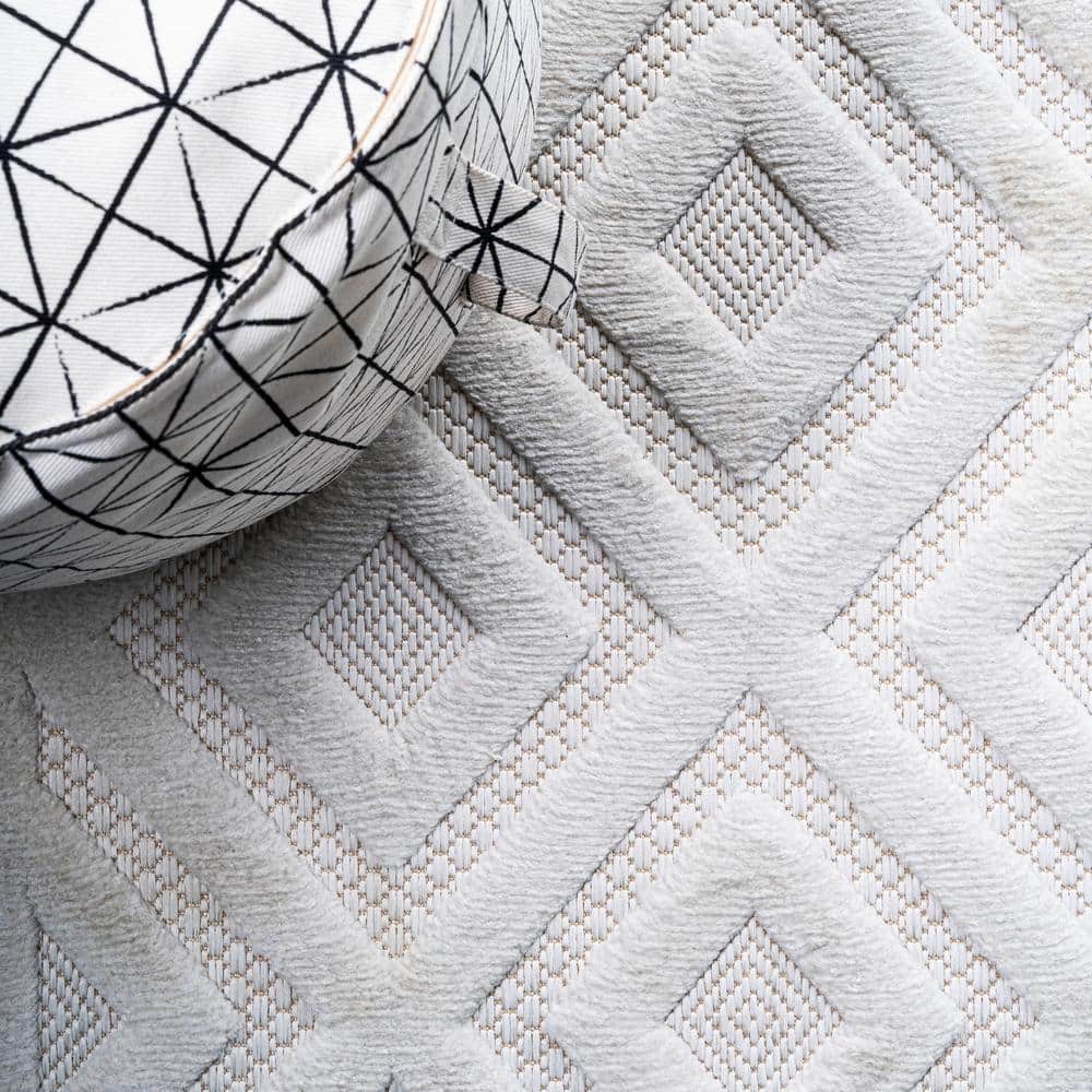 Ivory Geometric Synthetic Indoor/Outdoor Area Rug, 3 x 5