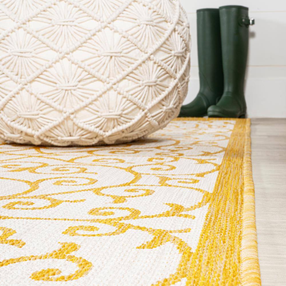 Spanish Filigree Cream/Yellow 5' Square Handwoven Indoor/Outdoor Rug