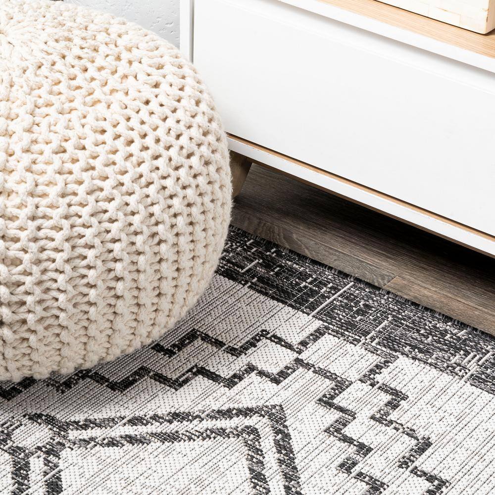 Ivory/Black Geometric Synthetic 3x5 Indoor/Outdoor Area Rug
