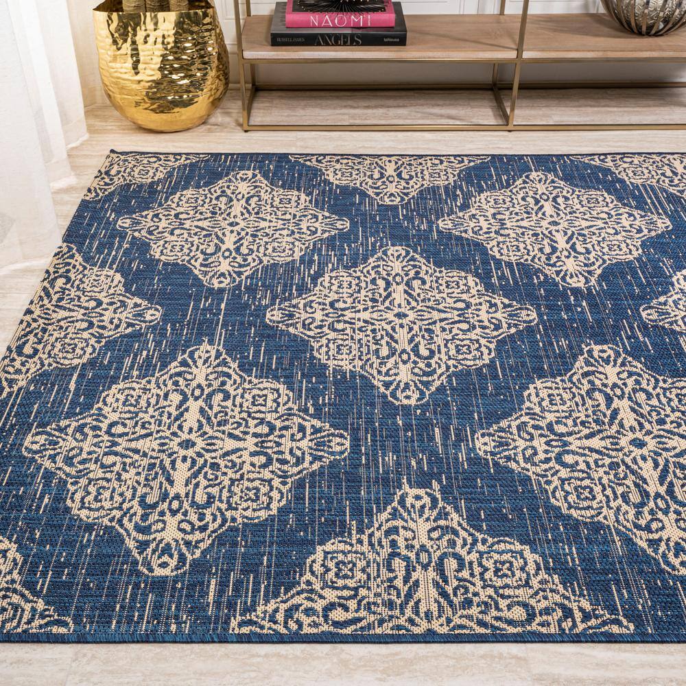 Navy/Beige Medallion 4'x6' Reversible Indoor/Outdoor Rug