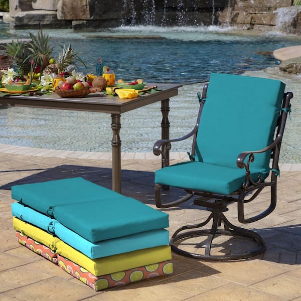 https://images.thdstatic.com/productImages/11cd8096-6403-4be9-942b-96e750693784/svn/arden-selections-outdoor-dining-chair-cushions-zm0e173b-d9z2-1d_600.jpg