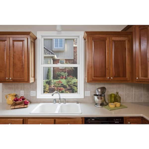 https://images.thdstatic.com/productImages/11dca0d9-4c9d-4a4b-97c4-c2ce9f03d918/svn/jeld-wen-double-hung-windows-jw1446-00196-66_600.jpg