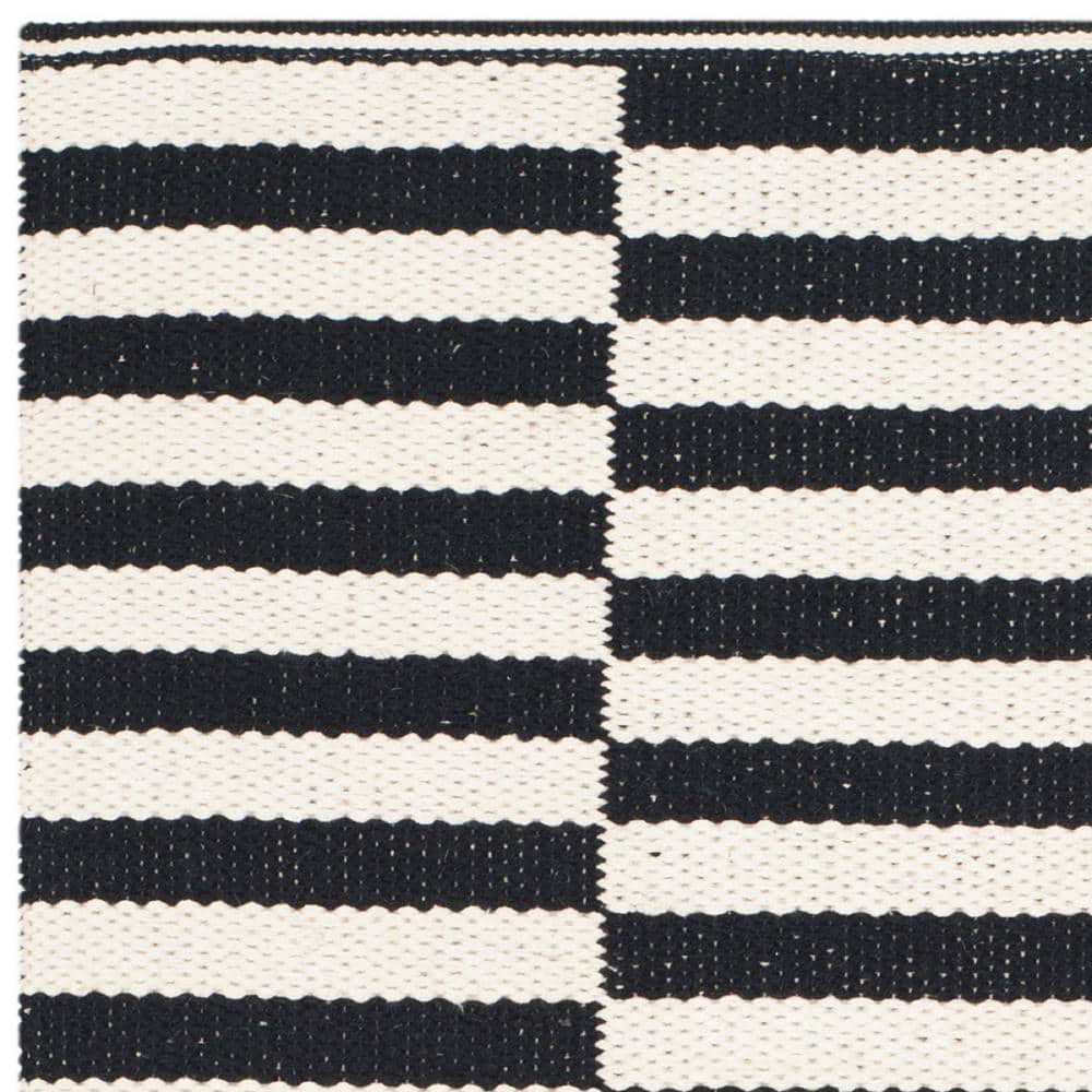 Coastal Charm Black and Ivory Handwoven Wool-Cotton 8' x 10' Rug