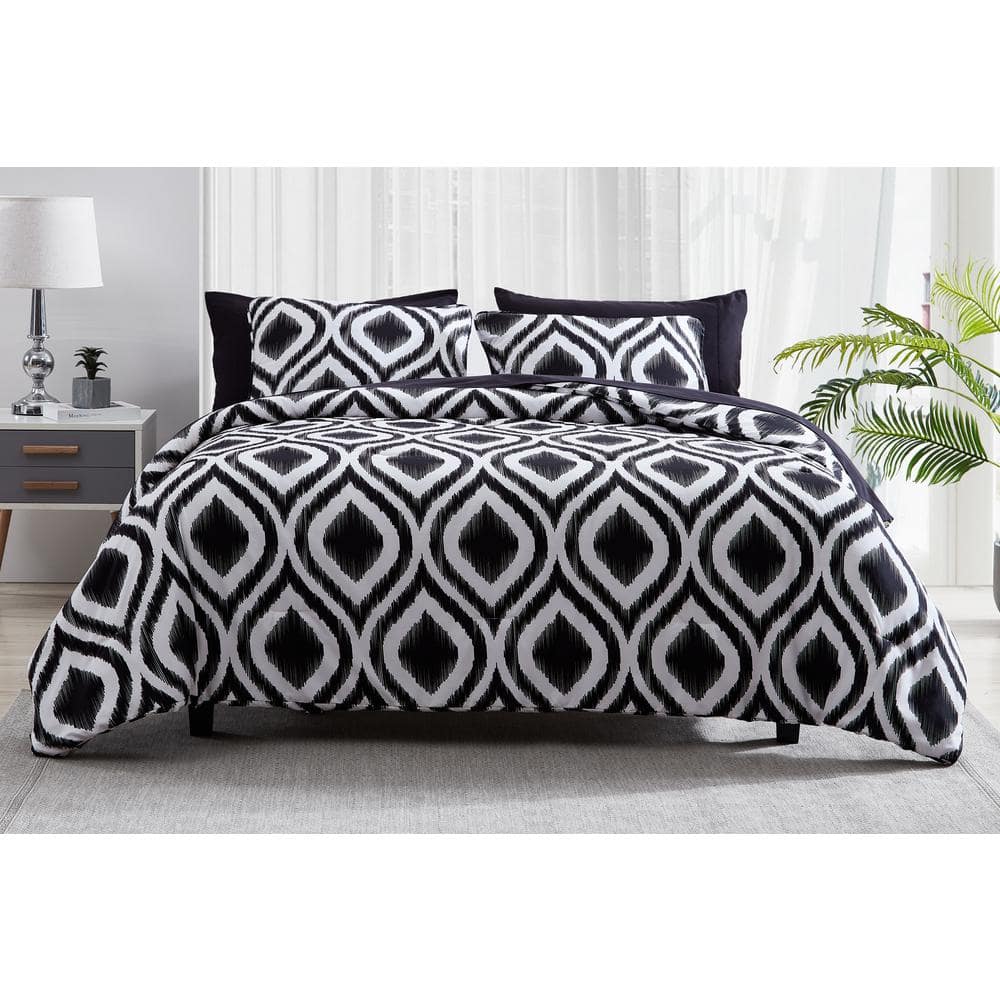 The Nesting Company Cypress 7Piece Black and White Bed in a Bag