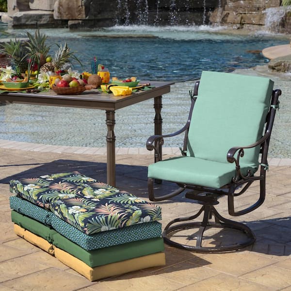 https://images.thdstatic.com/productImages/120d8862-b6a8-4469-b289-340b17e9247d/svn/arden-selections-outdoor-dining-chair-cushions-th1g173b-d9z2-c3_600.jpg