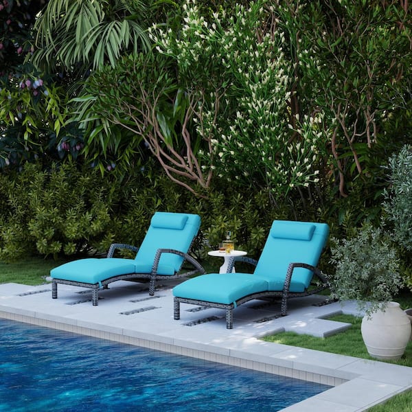 DENISLAWN Gray 2-Piece Wicker Outdoor Chaise Lounge with Blue