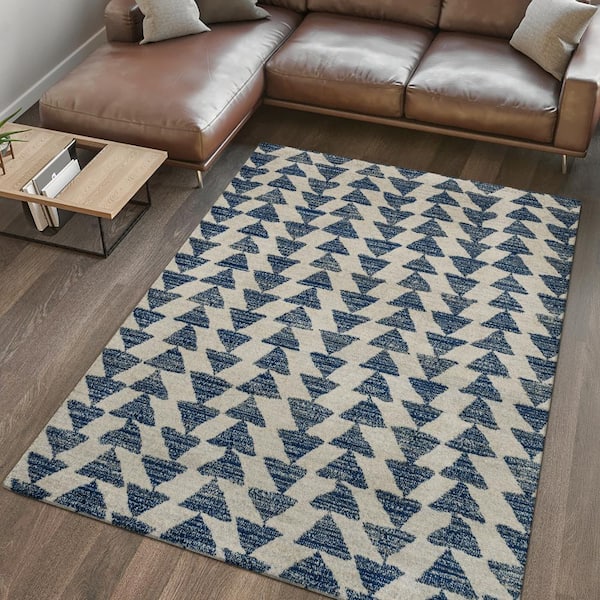 JONATHAN Y Aisha Moroccan Triangle Geometric Cream/Navy 4 ft. x 6 ft. Area Rug