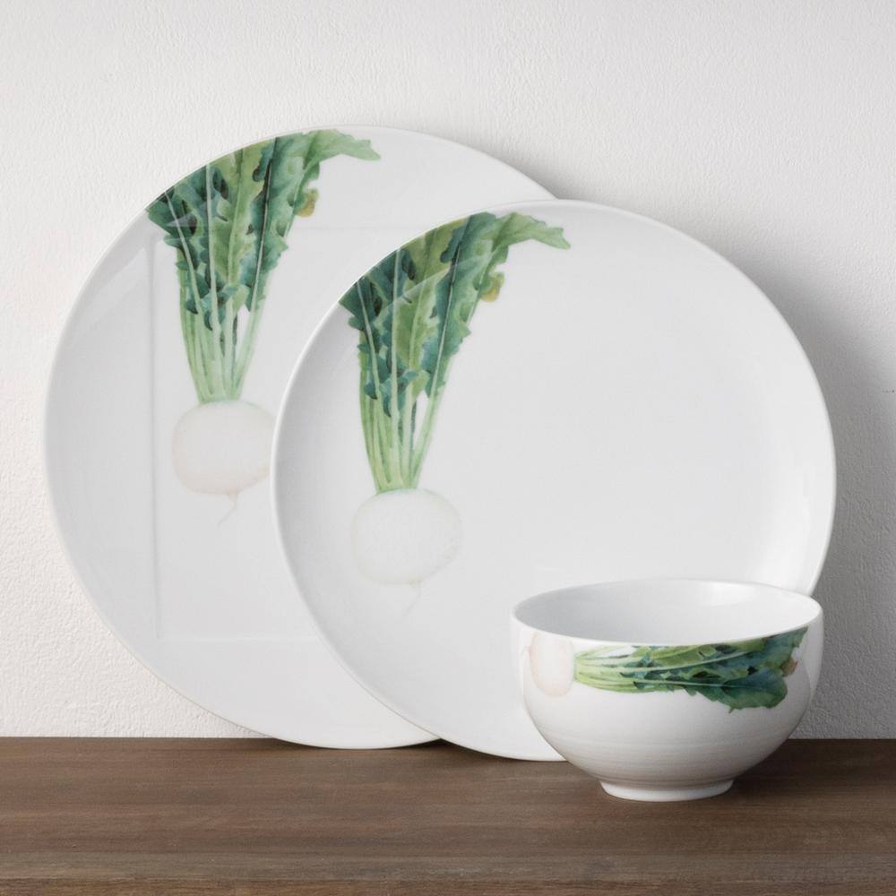 Kyoka Shunsai White Porcelain 18-Piece Dinnerware Set with Graphic Detail