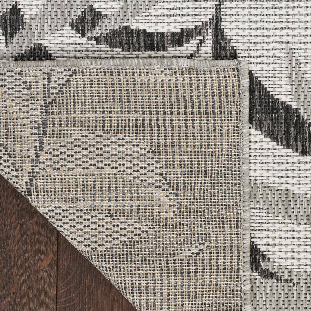Gray Tropical Leaf Pattern 5' x 7' Synthetic Outdoor Rug
