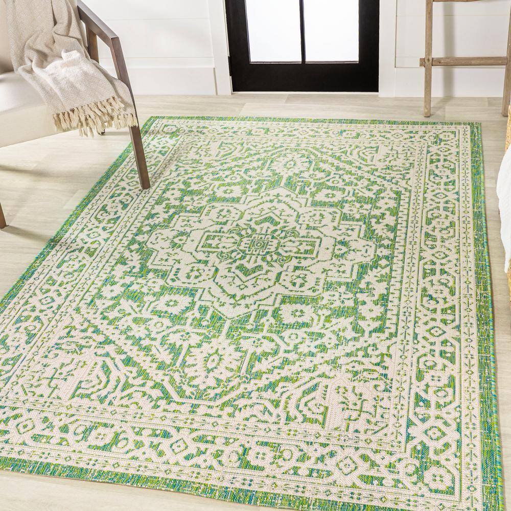 Sinjuri Cream/Green Medallion 4'x6' Synthetic Indoor/Outdoor Rug