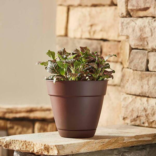 Southern Patio Newbury 8 in. x 7.2 in. Cocoa Resin Planter